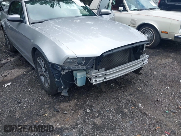 2014 Ford Mustang V6 with VIN 1ZVBP8EM3E5231996, listed as a IAAI auction lot 42537352 with 149,242 mi miles and . Bid and sale history available at DreamBid. Image 17.
