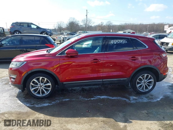 2015 Lincoln MKC z VIN 5LMCJ1A90FUJ32652, wystawiony jako IAAI lot #41853480 z przebiegiem 110 219 mil mil oraz . Historia ofert i sprzedaży dostępna na DreamBid. Obrazek 14.