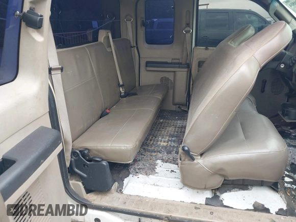 2008 Ford Super Duty F-250 SRW XL with VIN 1FTSX20R28ED89639, listed as a IAAI auction lot 41950814 with 272,204 mi miles. Bid and sale history available at carsss.com. Image 8.
