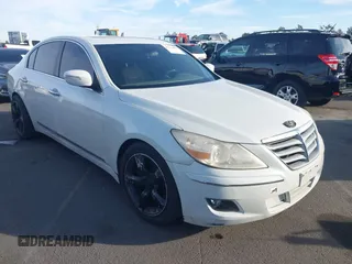 2011 Hyundai Genesis z VIN KMHGC4DF6BU122008, wystawiony jako IAAI lot #41414677 z przebiegiem 151 786 mil mil oraz . Historia ofert i sprzedaży dostępna na DreamBid. Obrazek 1.