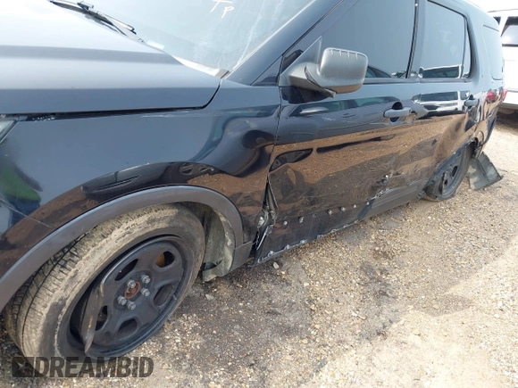 2019 Ford Police Interceptor Utility z VIN 1FM5K8AT0KGA31584, wystawiony jako IAAI lot #42011705 z przebiegiem 145 304 mil mil oraz . Historia ofert i sprzedaży dostępna na DreamBid. Obrazek 18.