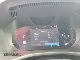 2023 Volvo XC60 Plus Bright Theme z VIN YV4L12RE2P1338733, wystawiony jako Copart lot #49918145 z przebiegiem 11 829 mil mil oraz Nie do naprawy • Non repairable. Historia ofert i sprzedaży dostępna na DreamBid. Obrazek 9.