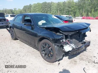 2017 Chrysler 300 S z VIN 2C3CCAGG1HH530132, wystawiony jako IAAI lot #42061529 z przebiegiem 123 462 mil mil oraz . Historia ofert i sprzedaży dostępna na DreamBid. Obrazek 1.