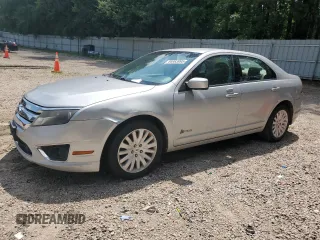 2010 Ford Fusion Hybrid z VIN 3FADP0L33AR171285, wystawiony jako Copart lot #64983995 z przebiegiem 166 596 mil mil oraz Czysty tytuł • Clean title. Historia ofert i sprzedaży dostępna na DreamBid. Obrazek 1.