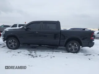2020 Ram 1500 Big Horn z VIN 1C6RRFFG7LN285301, wystawiony jako IAAI lot #41241988 z przebiegiem 89 567 mil mil oraz . Historia ofert i sprzedaży dostępna na DreamBid. Obrazek 15.