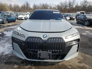 2023 BMW 7 Series 760i xDrive z VIN WBA33EJ00PCM58207, wystawiony jako Copart lot #41809425 z przebiegiem 10 658 mil mil oraz Szkoda całkowita • Salvage title. Historia ofert i sprzedaży dostępna na DreamBid. Obrazek 5.