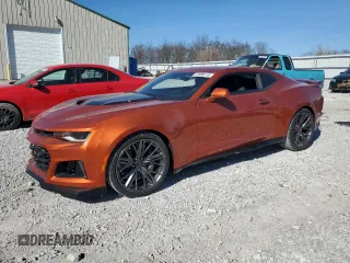 2023 Chevrolet Camaro ZL1 z VIN 1G1FK1R62P0152754, wystawiony jako Copart lot #47596115 z przebiegiem 698 mil mil oraz Szkody całkowita. Historia ofert i sprzedaży dostępna na DreamBid. Obrazek 1.