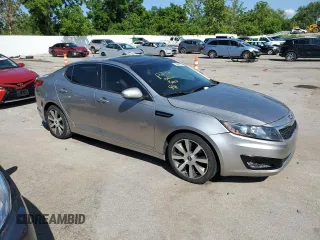 2012 Kia Optima SX z VIN 5XXGR4A64CG023279, wystawiony jako Copart lot #61482775 z przebiegiem 213 282 mil mil oraz Czysty tytuł • Clean title. Historia ofert i sprzedaży dostępna na DreamBid. Obrazek 4.
