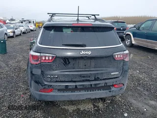 2018 Jeep Compass Latitude with VIN 3C4NJDBB4JT256056, listed as a IAAI auction lot 41835872 with 81,871 mi miles. Bid and sale history available at carsss.com. Image 17.