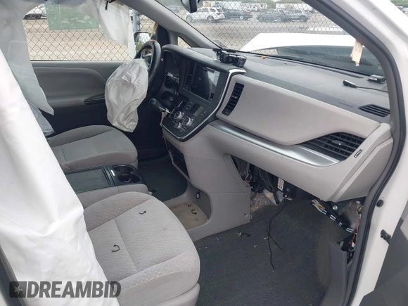 2017 Toyota Sienna LE Auto Access Seat with VIN 5TDKZ3DCXHS896658, listed as a IAAI auction lot 41973933 with 1 mi miles. Bid and sale history available at carsss.com. Image 5.