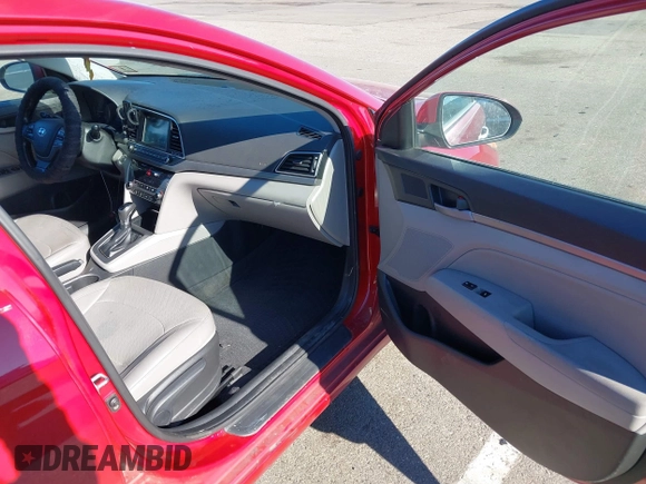 2017 Hyundai Elantra Value Edition z VIN KMHD84LF7HU268464, wystawiony jako IAAI lot #41641826 z przebiegiem 184 174 mil mil oraz . Historia ofert i sprzedaży dostępna na DreamBid. Obrazek 5.