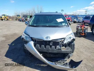 2017 Toyota Sienna XLE Auto Access Seat with VIN 5TDYZ3DC0HS784509, listed as a IAAI auction lot 41725664 with 69,990 mi miles. Bid and sale history available at carsss.com. Image 11.