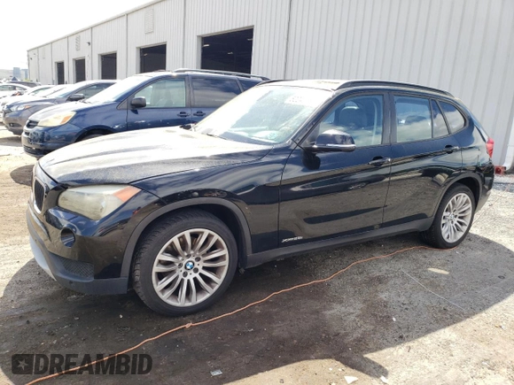 2014 BMW X1 xDrive28i z VIN WBAVL1C5XEVY16263, wystawiony jako Copart lot #52242225 z przebiegiem 154 951 mil mil oraz Szkoda całkowita • Salvage title. Historia ofert i sprzedaży dostępna na DreamBid. Obrazek 1.