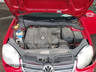 2010 Volkswagen Jetta SE z VIN 3VWRZ7AJ9AM035046, wystawiony jako IAAI lot #42448683 z przebiegiem 134 607 mil mil oraz . Historia ofert i sprzedaży dostępna na DreamBid. Obrazek 10.