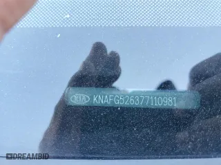2007 Kia Rondo EX with VIN KNAFG526377110981, listed as a Copart auction lot 85126884 with 117,480 mi miles and Salvage Title. Bid and sale history available at carsss.com. Image 13.
