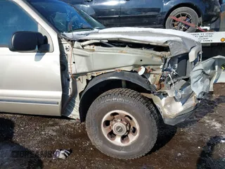 2005 Ford Excursion Limited с VIN 1FMNU43S85ED45734, выставлен на аукционе IAAI как лот 41414423 с пробегом 210 259 миль миль и . История ставок и продаж доступна на DreamBid. Изображение 18.