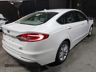 2020 Ford Fusion SE z VIN 3FA6P0LU8LR142370, wystawiony jako IAAI lot #42457342 z przebiegiem 53 808 mil mil oraz . Historia ofert i sprzedaży dostępna na DreamBid. Obrazek 4.