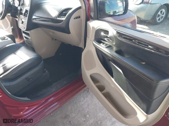 2016 Chrysler Town & Country Touring-L Anniversary Edition with VIN 2C4RC1CG8GR194046, listed as a IAAI auction lot 41401050 with 203,586 mi miles. Bid and sale history available at carsss.com. Image 5.