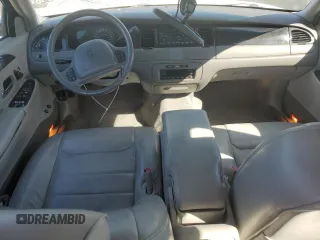 2000 Lincoln Town Car Signature z VIN 1LNHM82W2YY813274, wystawiony jako Copart lot #47288135 z przebiegiem 110 192 mil mil oraz Czysty tytuł • Clean title. Historia ofert i sprzedaży dostępna na DreamBid. Obrazek 8.