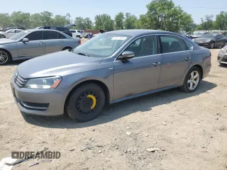 2014 Volkswagen Passat S z VIN 1VWAT7A34EC037407, wystawiony jako Copart lot #59512805 z przebiegiem 185 937 mil mil oraz Czysty tytuł • Clean title. Historia ofert i sprzedaży dostępna na DreamBid. Obrazek 1.