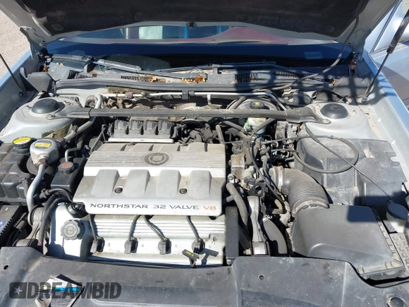 1998 Cadillac DeVille z VIN 1G6KD54Y8WU713369, wystawiony jako IAAI lot #41740945 z przebiegiem 149 384 mil mil oraz . Historia ofert i sprzedaży dostępna na DreamBid. Obrazek 10.