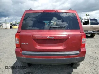 2015 Jeep Patriot Altitude z VIN 1C4NJRBB2FD135164, wystawiony jako Copart lot #56662475 z przebiegiem 186 663 mil mil oraz Szkoda całkowita • Salvage title. Historia ofert i sprzedaży dostępna na DreamBid. Obrazek 6.
