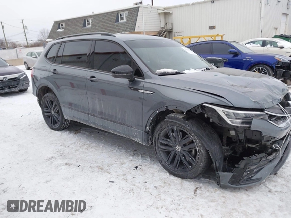2022 Volkswagen Tiguan SE R-Line Black z VIN 3VVCB7AX9NM024296, wystawiony jako IAAI lot #41592795 z przebiegiem 45 308 mil mil oraz . Historia ofert i sprzedaży dostępna na DreamBid. Obrazek 1.
