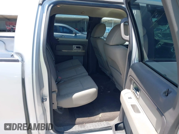 2009 Ford F-150 XL z VIN 1FTRW12839FA12345, wystawiony jako IAAI lot #42512280 z przebiegiem 121 574 mil mil oraz . Historia ofert i sprzedaży dostępna na DreamBid. Obrazek 8.