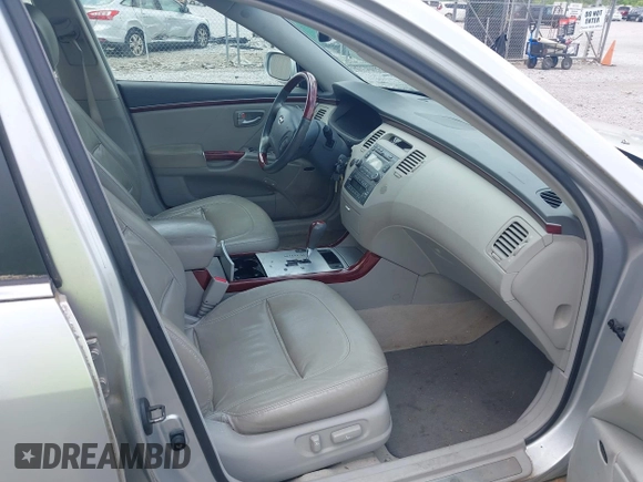 2007 Hyundai Azera SE with VIN KMHFC46F97A215820, listed as a IAAI auction lot 42120029 with 211,069 mi miles. Bid and sale history available at carsss.com. Image 5.