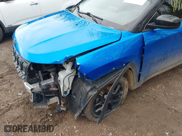 2022 Jeep Compass Latitude z VIN 3C4NJCBB9NT172153, wystawiony jako IAAI lot #41918327 z przebiegiem 95 504 mil mil oraz . Historia ofert i sprzedaży dostępna na DreamBid. Obrazek 6.