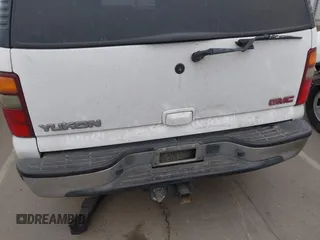 2002 GMC Yukon SLT with VIN 1GKEC13T02R313772, listed as a IAAI auction lot 42131289 with 215,164 mi miles. Bid and sale history available at carsss.com. Image 13.