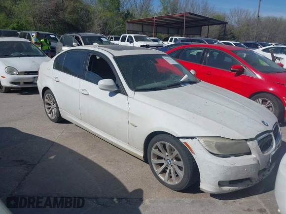 2011 BMW 3 Series 328i with VIN WBAPH7G53BNN05518, listed as a IAAI auction lot 41831641 with 178,044 mi miles. Bid and sale history available at carsss.com. Image 1.