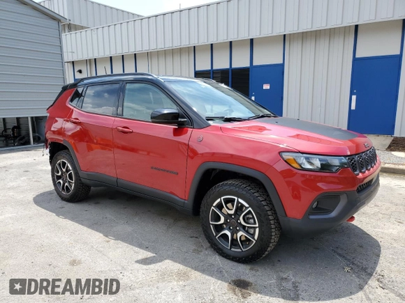 2025 Jeep Compass Trailhawk с VIN 3C4NJDDN5ST536674, выставлен на аукционе Copart как лот 65851335 с пробегом 6 520 миль миль и Чистый • Clean title. История ставок и продаж доступна на DreamBid. Изображение 4.