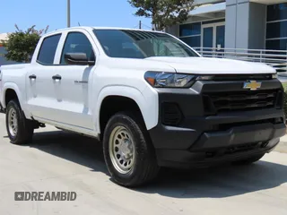 2025 Chevrolet Colorado 4WD Work Truck z VIN 1GCPTBEK0S1123502, wystawiony jako Copart lot #63271355 z przebiegiem 4 827 mil mil oraz Szkoda całkowita • Salvage title. Historia ofert i sprzedaży dostępna na DreamBid. Obrazek 1.