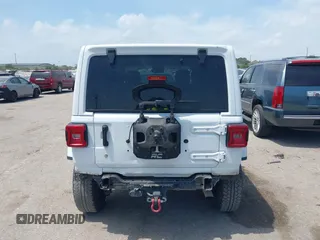 2018 Jeep Wrangler Unlimited Sahara z VIN 1C4HJXEG0JW245118, wystawiony jako IAAI lot #42066614 z przebiegiem 83 743 mil mil oraz . Historia ofert i sprzedaży dostępna na DreamBid. Obrazek 17.