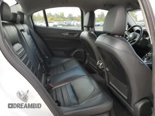 2017 Alfa Romeo Giulia Ti z VIN ZARFAECN2H7543175, wystawiony jako Copart lot #75932224 z przebiegiem 77 579 mil mil oraz Szkody całkowita. Historia ofert i sprzedaży dostępna na DreamBid. Obrazek 10.