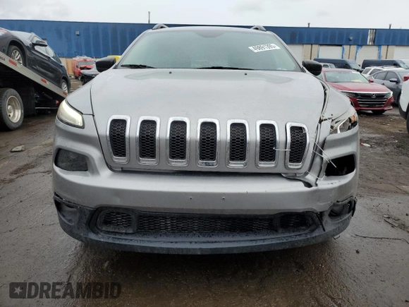 2017 Jeep Cherokee Sport z VIN 1C4PJMAB2HW590570, wystawiony jako Copart lot #49891395 z przebiegiem 146 851 mil mil oraz Szkoda całkowita • Salvage title. Historia ofert i sprzedaży dostępna na DreamBid. Obrazek 5.