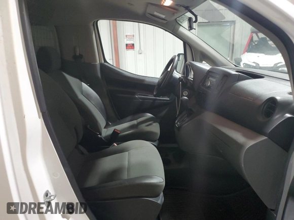 2017 Nissan NV200 S z VIN 3N6CM0KN1HK700458, wystawiony jako Copart lot #56231255 z przebiegiem 199 622 mil mil oraz Czysty tytuł • Clean title. Historia ofert i sprzedaży dostępna na DreamBid. Obrazek 11.