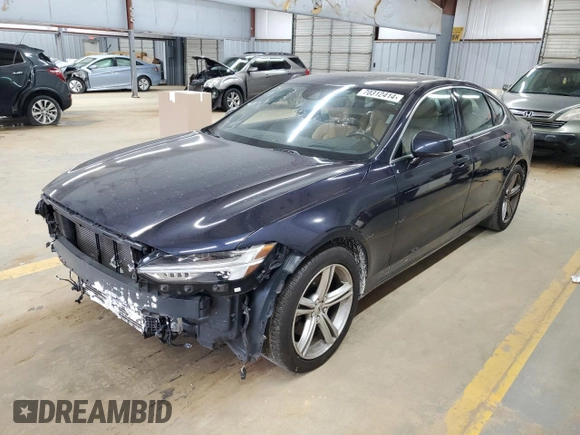 2017 Volvo S90 Momentum z VIN YV1102AK2H1008259, wystawiony jako Copart lot #70312414 z przebiegiem 90 625 mil mil oraz Szkody całkowita. Historia ofert i sprzedaży dostępna na DreamBid. Obrazek 1.