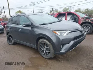 2017 Toyota RAV4 SE z VIN 2T3JFREV7HW669529, wystawiony jako IAAI lot #42155284 z przebiegiem 64 272 mil mil oraz . Historia ofert i sprzedaży dostępna na DreamBid. Obrazek 1.