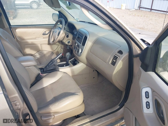 2007 Ford Escape XLT with VIN 1FMYU03187KB17315, listed as a IAAI auction lot 41864785 with 199,225 mi miles. Bid and sale history available at carsss.com. Image 5.