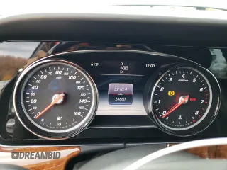2018 Mercedes-Benz E-Class E 300 with VIN WDDZF4JBXJA371181, listed as a Copart auction lot 68609982 with 28,860 mi miles. Bid and sale history available at carsss.com. Image 9.