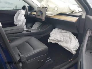 2022 Tesla Model Y Long Range z VIN 7SAYGDEE9NA002493, wystawiony jako IAAI lot #41756460 z przebiegiem 68 315 mil mil oraz . Historia ofert i sprzedaży dostępna na DreamBid. Obrazek 5.