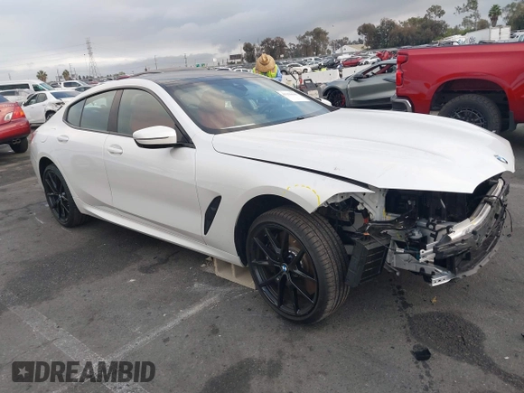 2023 BMW 8 Series 840i z VIN WBAGV2C02PCL77961, wystawiony jako IAAI lot #41156644 z przebiegiem 7059 mil mil oraz . Historia ofert i sprzedaży dostępna na DreamBid. Obrazek 1.