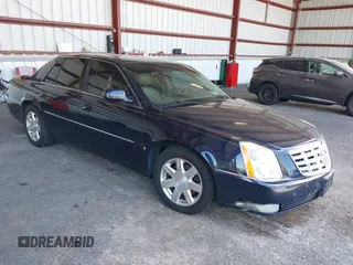 2007 Cadillac DTS Luxury I z VIN 1G6KD57Y17U160951, wystawiony jako IAAI lot #42298405 z przebiegiem 137 899 mil mil oraz . Historia ofert i sprzedaży dostępna na DreamBid. Obrazek 1.
