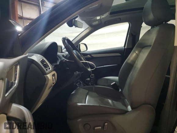 2017 Audi Q3 Premium z VIN WA1ECCFSXHR014335, wystawiony jako Copart lot #49917865 z przebiegiem 163 521 mil mil oraz Czysty tytuł • Clean title. Historia ofert i sprzedaży dostępna na DreamBid. Obrazek 7.