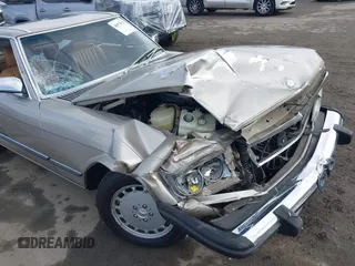 1988 Mercedes-Benz 560 with VIN WDBBA48D4JA080448, listed as a IAAI auction lot 40978039 with 40,237 mi miles. Bid and sale history available at carsss.com. Image 17.