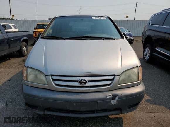 2001 Toyota Sienna CE with VIN 4T3ZF19C11U412899, listed as a Copart auction lot 70303244 with 190,025 mi miles and Salvage Title. Bid and sale history available at DreamBid. Image 5.