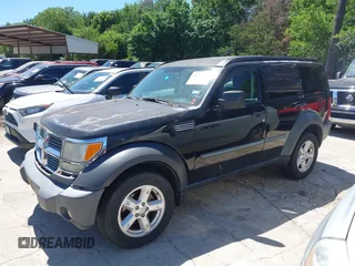 2007 Dodge Nitro SXT z VIN 1D8GT28K57W689694, wystawiony jako IAAI lot #42311713 z przebiegiem 141 344 mil mil oraz . Historia ofert i sprzedaży dostępna na DreamBid. Obrazek 2.
