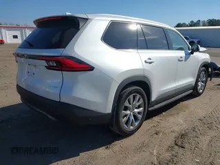 2024 Toyota Highlander XLE z VIN 5TDAAAA59RS013969, wystawiony jako IAAI lot #41816855 z przebiegiem 25 958 mil mil oraz . Historia ofert i sprzedaży dostępna na DreamBid. Obrazek 4.